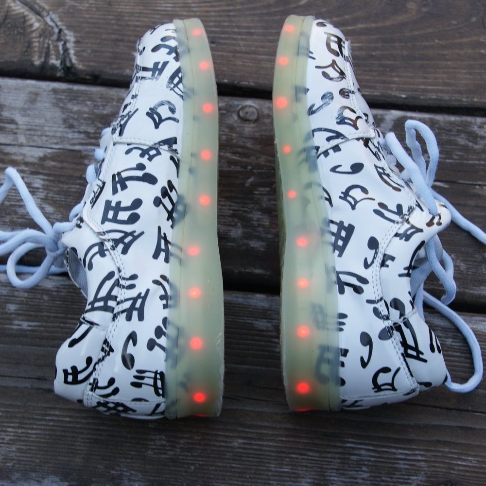 Musical Notes LED Light-Up Shoes - Youth Size 3/4 - Picture 6 of 8